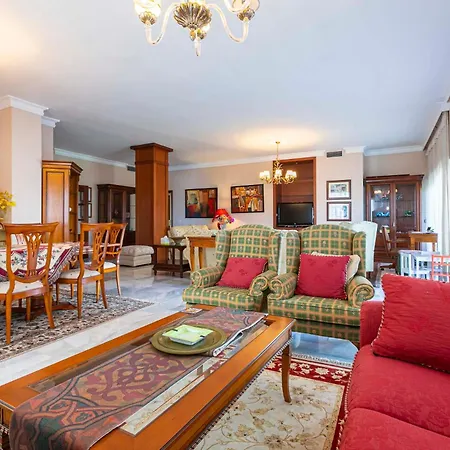- Puerto Banus, Spacious 3br Apartment
