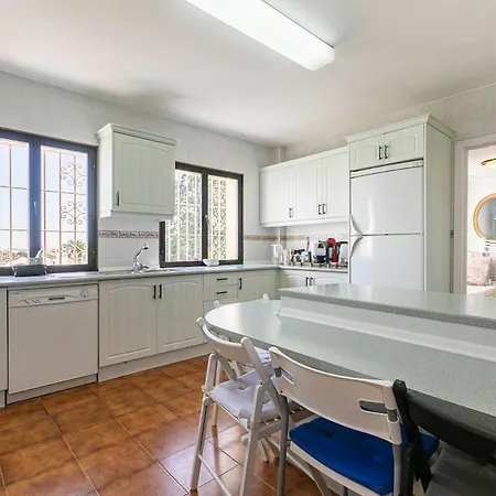Apartment Stylish And Spacious 3 Bedroom Marbella