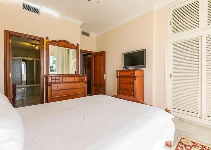 - Puerto Banus, Spacious 3br דירה