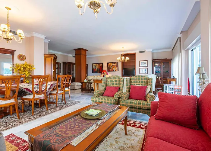 - Puerto Banus, Spacious 3br Apartamento