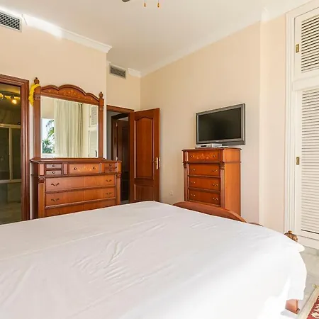 Marbella Home Rentals - Puerto Banus, Spacious 3Br Apartment 公寓
