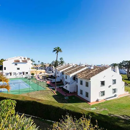 - Puerto Banus, Spacious 3br * 马尔韦利亚