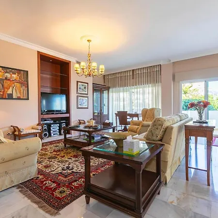 Marbella Home Rentals - Puerto Banus, Spacious 3Br Apartment 公寓 马尔韦利亚